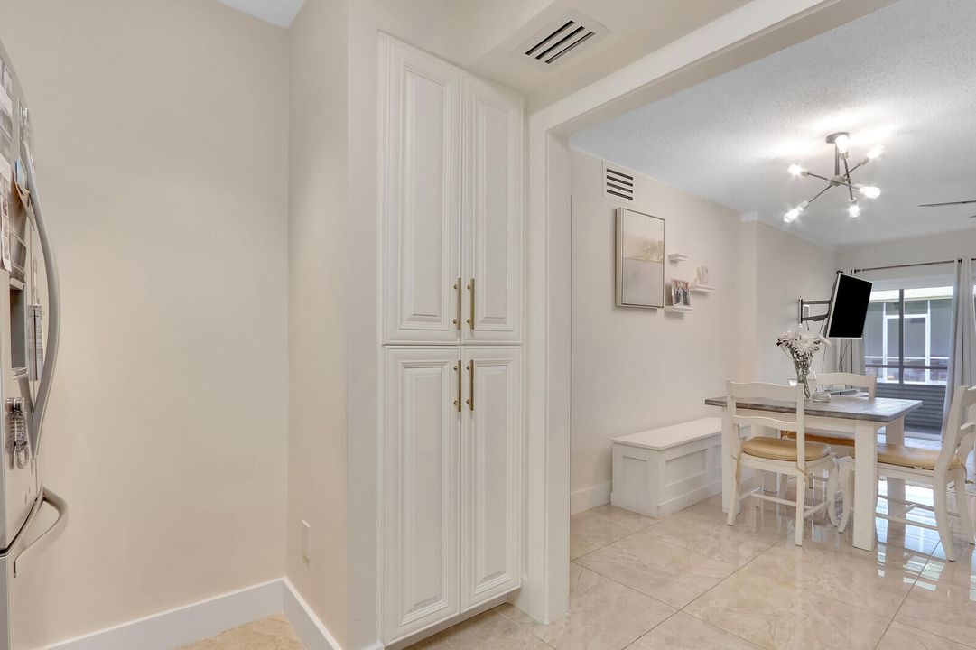 For Rent: $2,100 (2 beds, 2 baths, 940 Square Feet)