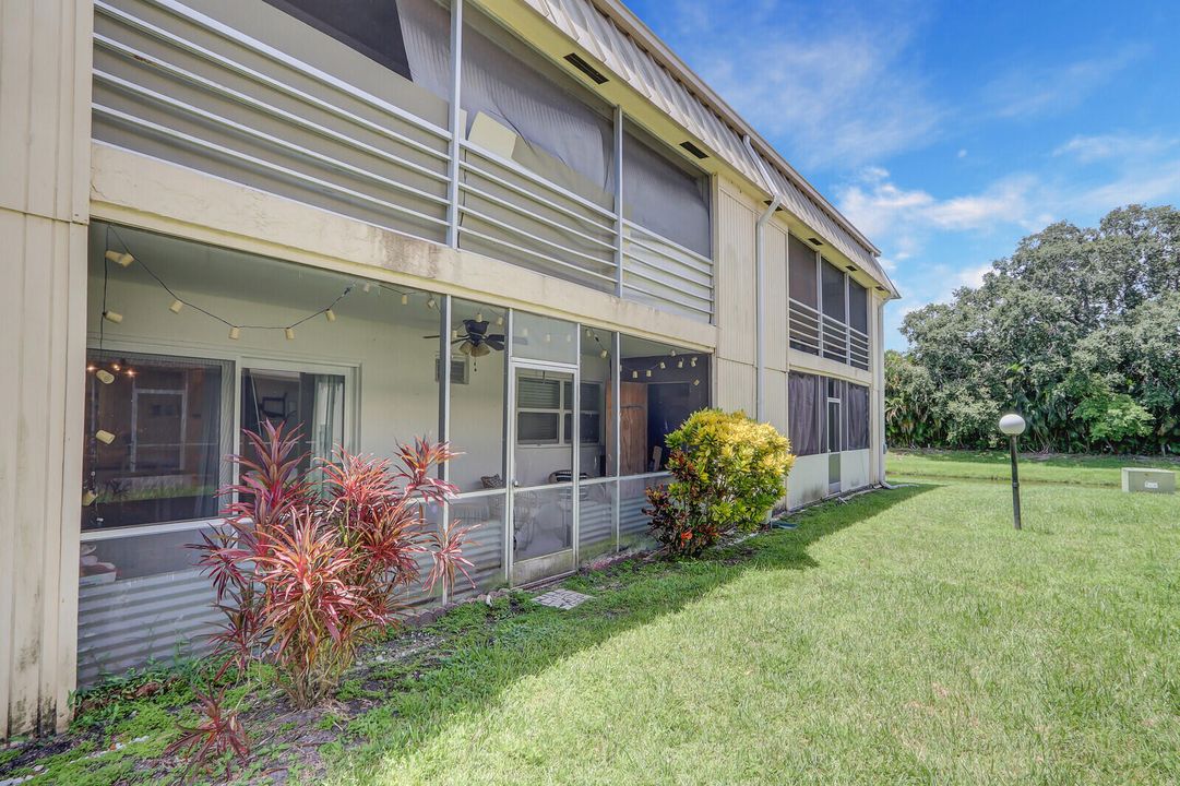 For Rent: $2,100 (2 beds, 2 baths, 940 Square Feet)