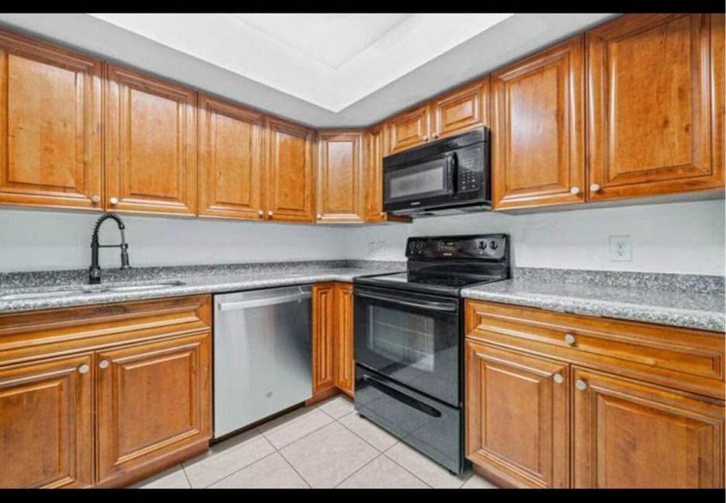 出租: $2,900 (3 贝兹, 2 浴室, 1279 平方英尺)