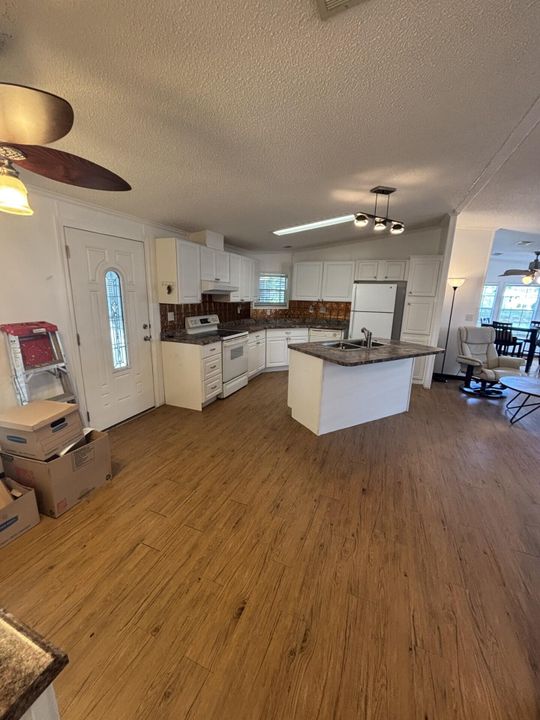 For Sale: $89,000 (2 beds, 2 baths, 1420 Square Feet)