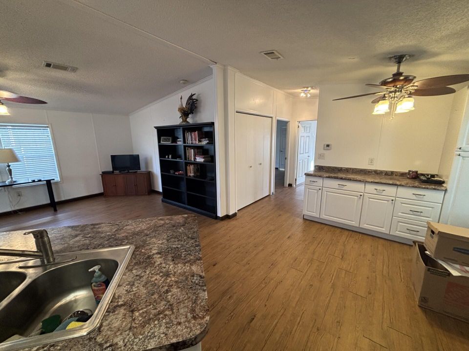 For Sale: $89,000 (2 beds, 2 baths, 1420 Square Feet)