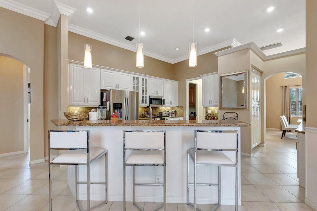 En Venta: $600,000 (3 camas, 2 baños, 2360 Pies cuadrados)