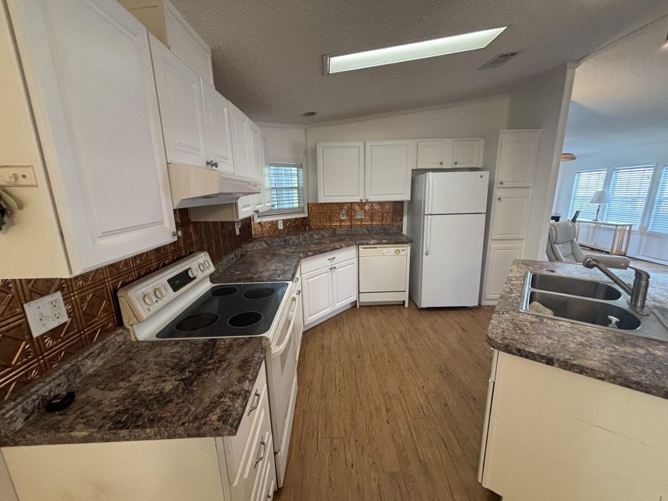 For Sale: $89,000 (2 beds, 2 baths, 1420 Square Feet)