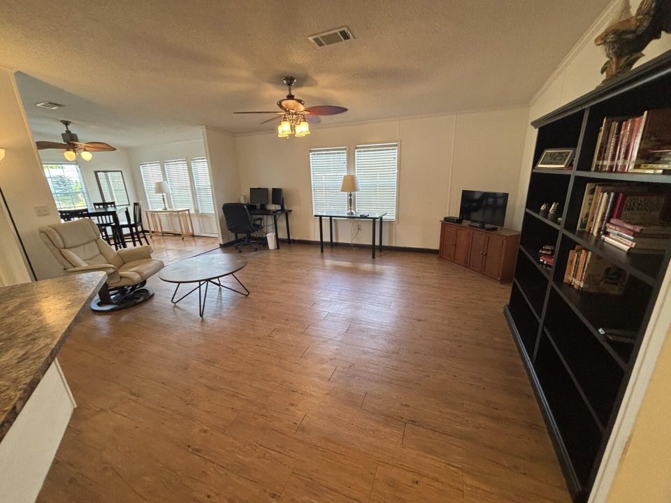 For Sale: $89,000 (2 beds, 2 baths, 1420 Square Feet)