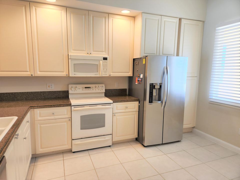 For Rent: $2,600 (2 beds, 2 baths, 1989 Square Feet)