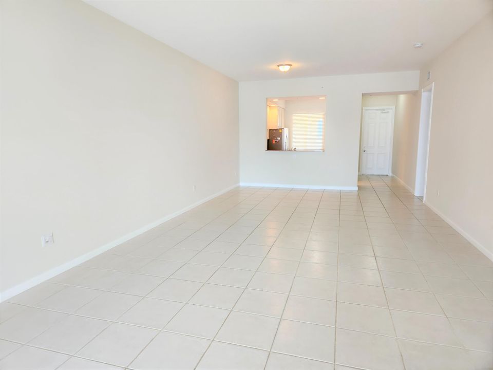 For Rent: $2,600 (2 beds, 2 baths, 1989 Square Feet)