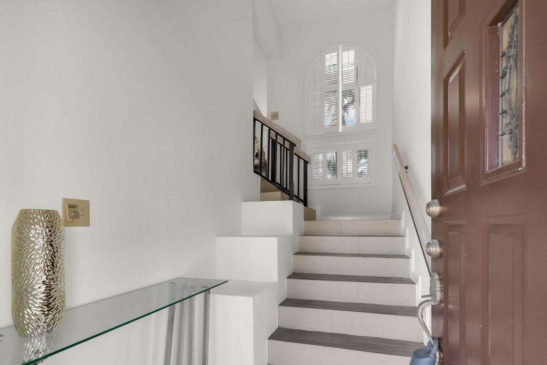 合同活跃: $3,600 (3 贝兹, 2 浴室, 1526 平方英尺)