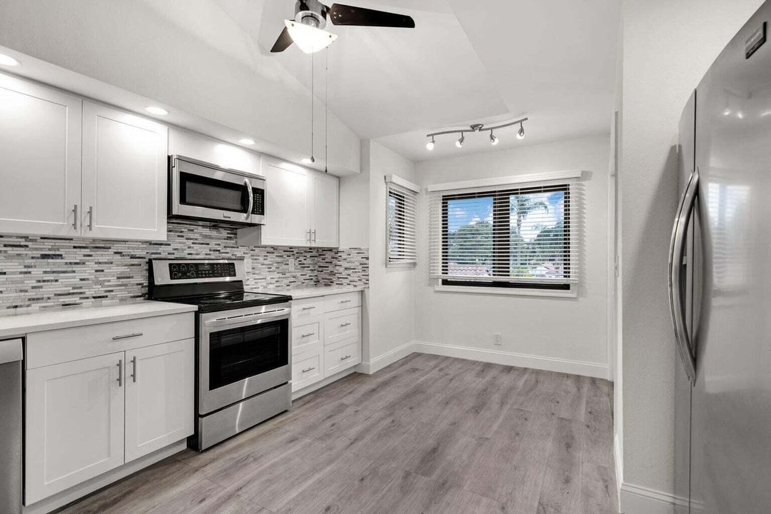 合同活跃: $3,600 (3 贝兹, 2 浴室, 1526 平方英尺)