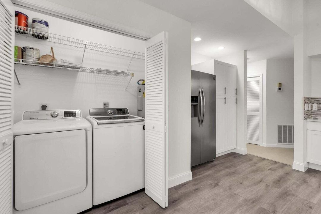 合同活跃: $3,600 (3 贝兹, 2 浴室, 1526 平方英尺)