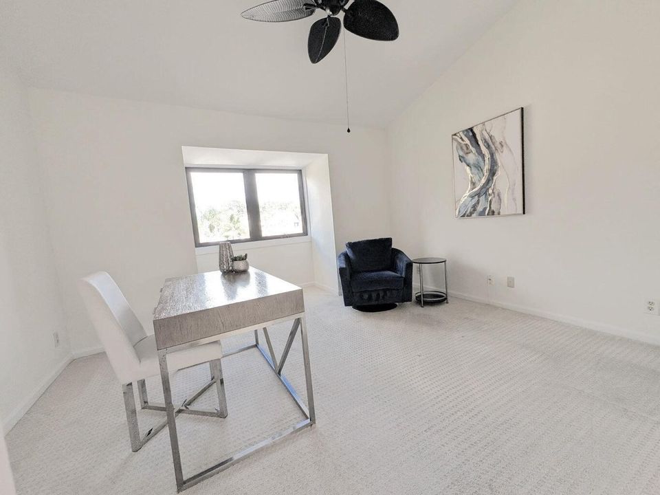 合同活跃: $3,600 (3 贝兹, 2 浴室, 1526 平方英尺)