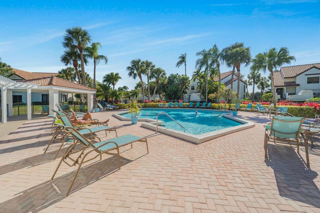 合同活跃: $3,600 (3 贝兹, 2 浴室, 1526 平方英尺)