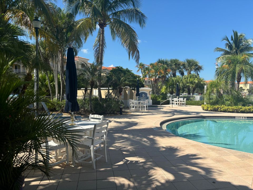 For Rent: $2,600 (2 beds, 2 baths, 1989 Square Feet)