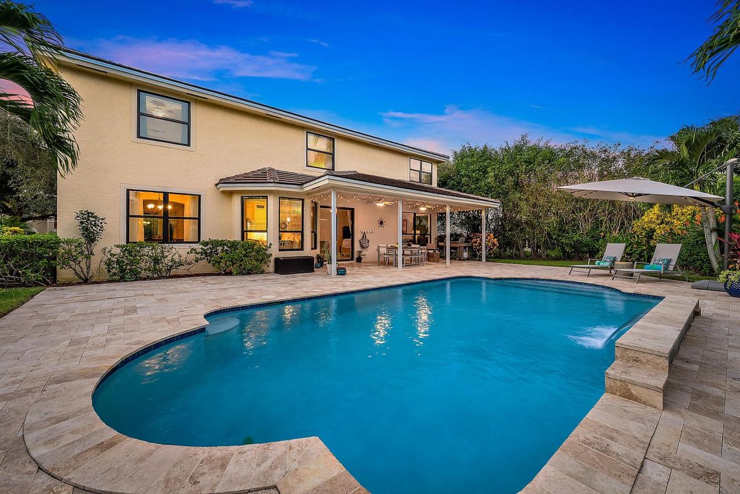 Под контрактом: $1,449,000 (4 спален, 2 ванн, 2761 Квадратных фут)