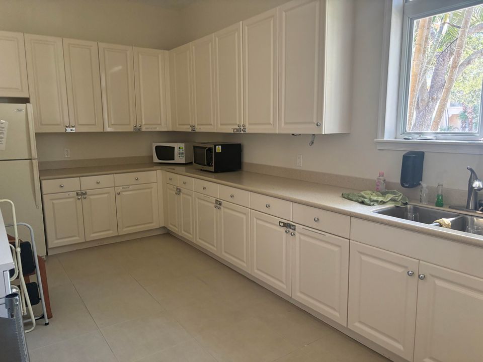 For Rent: $2,600 (2 beds, 2 baths, 1989 Square Feet)