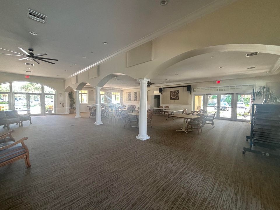 For Rent: $2,600 (2 beds, 2 baths, 1989 Square Feet)