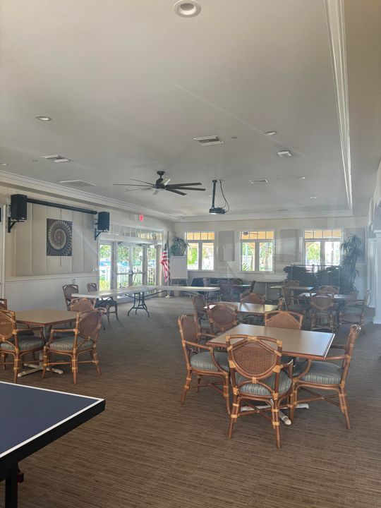 For Rent: $2,600 (2 beds, 2 baths, 1989 Square Feet)