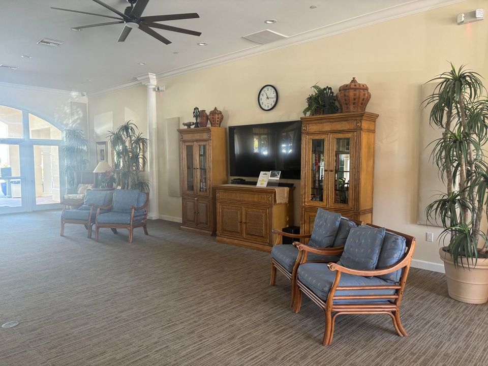 For Rent: $2,600 (2 beds, 2 baths, 1989 Square Feet)