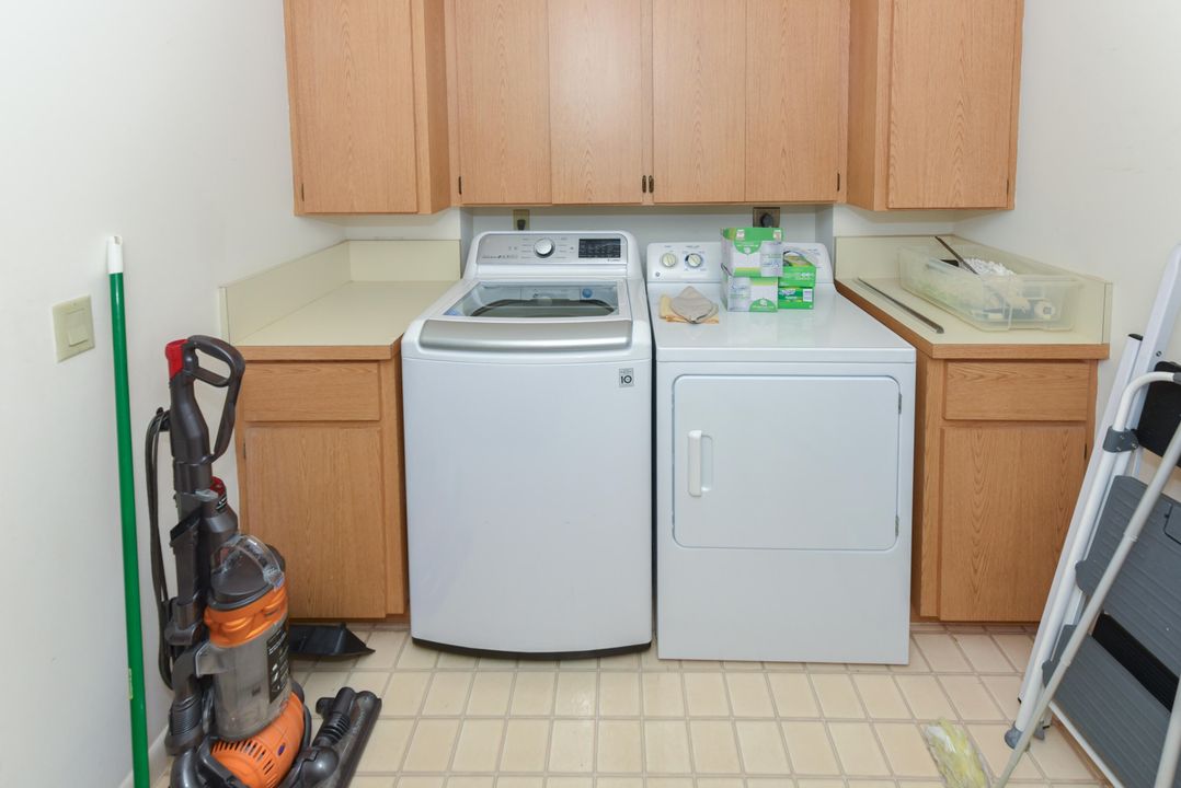 В аренду: $4,500 (2 спален, 2 ванн, 1385 Квадратных фут)