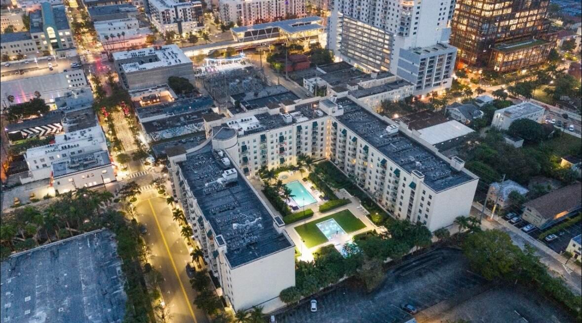 En Venta: $670,000 (3 camas, 3 baños, 2033 Pies cuadrados)