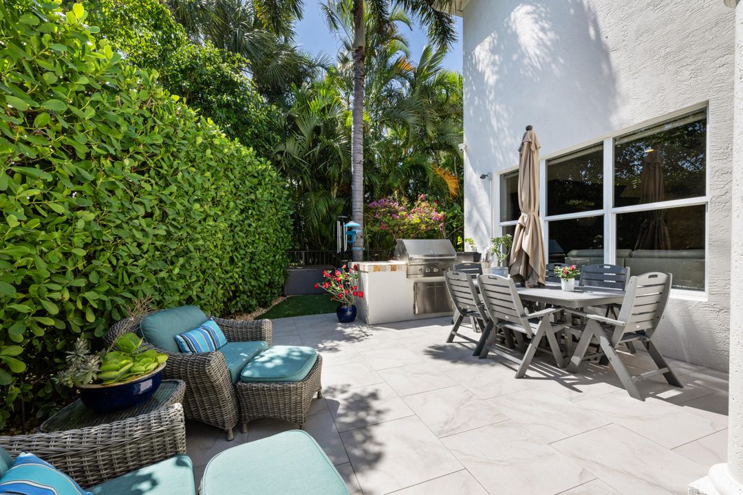 For Sale: $4,599,000 (6 beds, 6 baths, 4827 Square Feet)