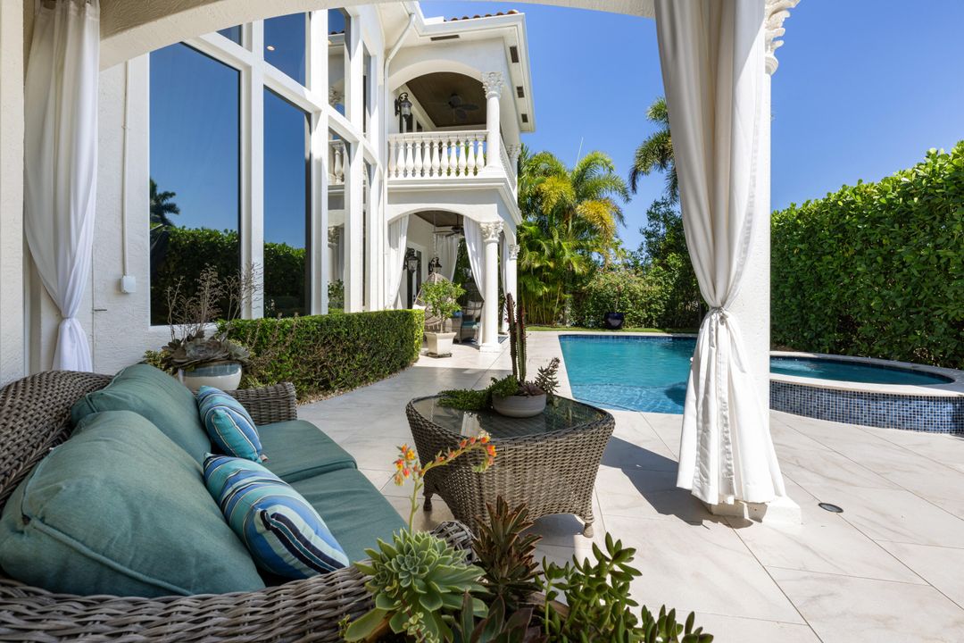 For Sale: $4,599,000 (6 beds, 6 baths, 4827 Square Feet)