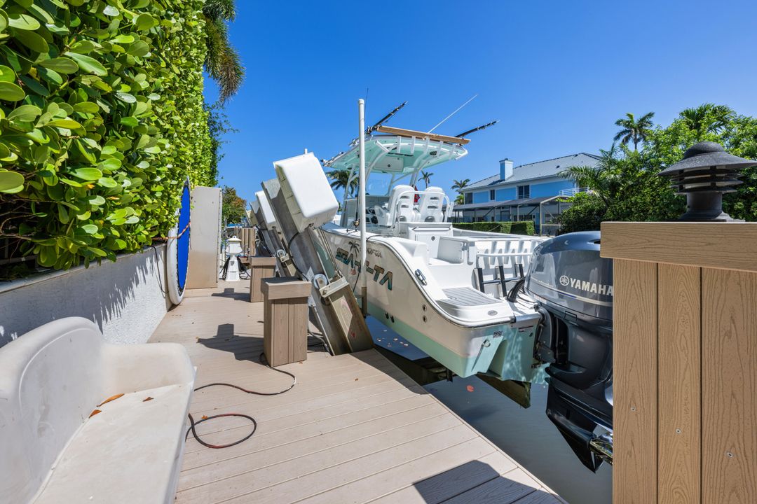 For Sale: $4,599,000 (6 beds, 6 baths, 4827 Square Feet)