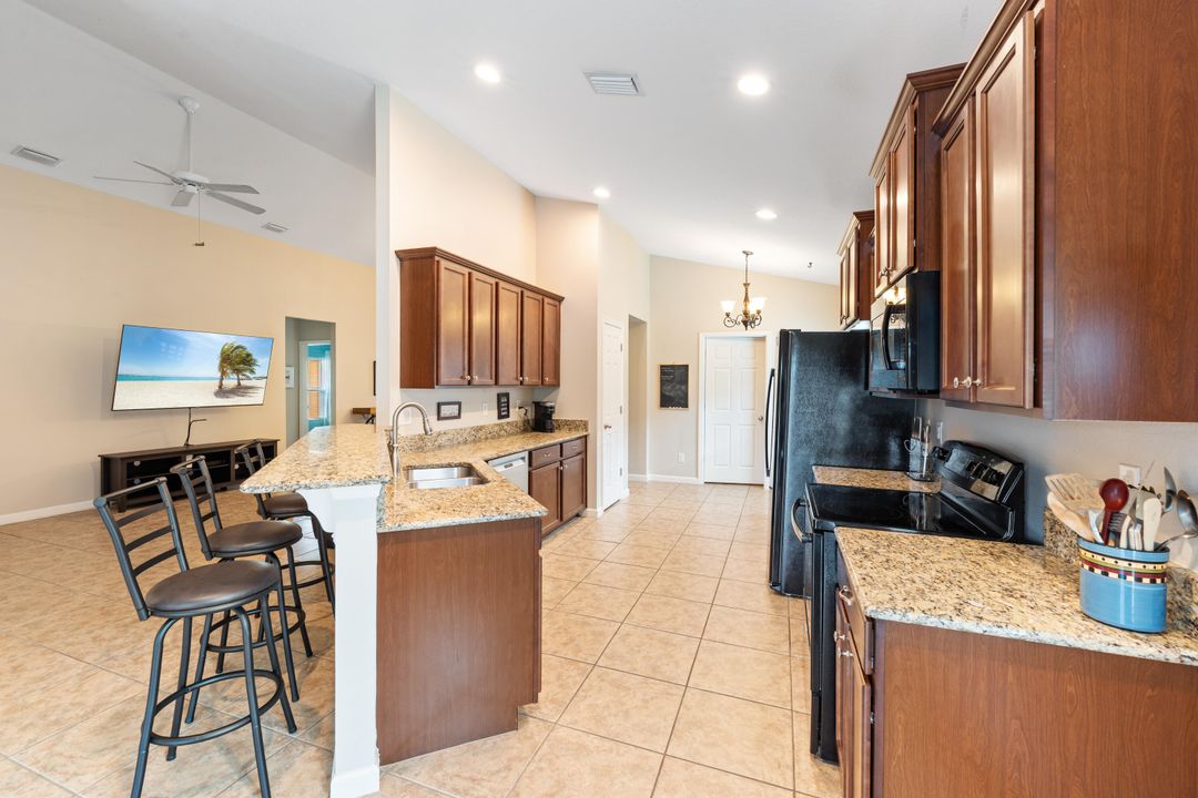 For Sale: $450,000 (4 beds, 2 baths, 1883 Square Feet)
