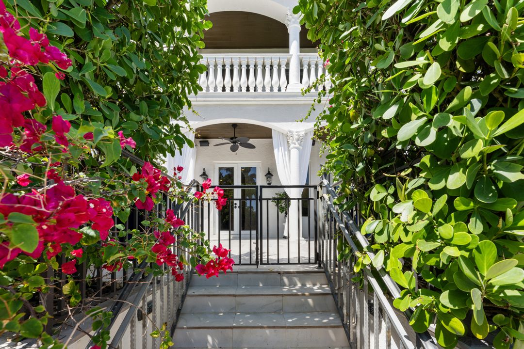 For Sale: $4,599,000 (6 beds, 6 baths, 4827 Square Feet)