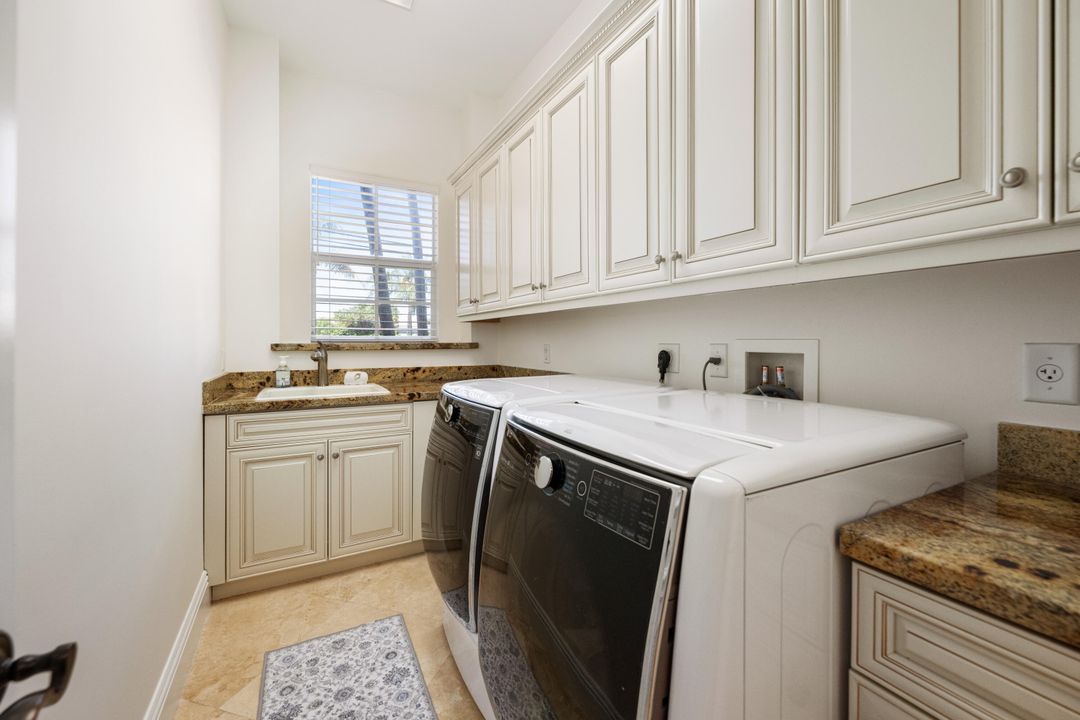 For Sale: $4,599,000 (6 beds, 6 baths, 4827 Square Feet)