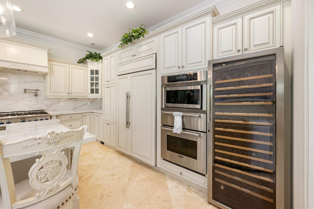 For Sale: $4,599,000 (6 beds, 6 baths, 4827 Square Feet)