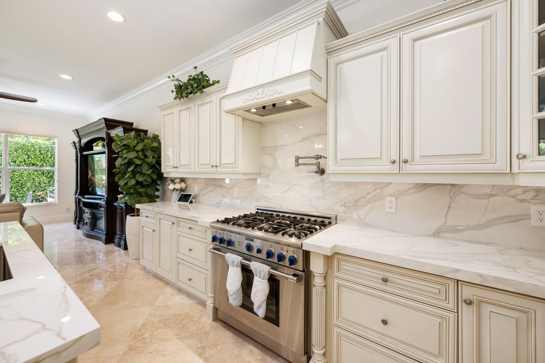 For Sale: $4,599,000 (6 beds, 6 baths, 4827 Square Feet)