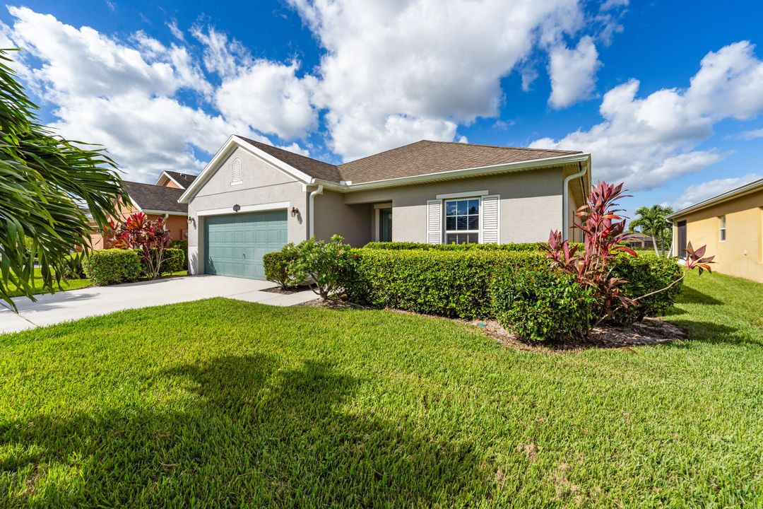 For Sale: $450,000 (4 beds, 2 baths, 1883 Square Feet)