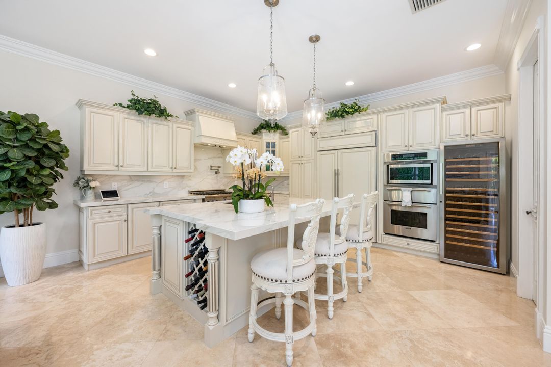 For Sale: $4,599,000 (6 beds, 6 baths, 4827 Square Feet)