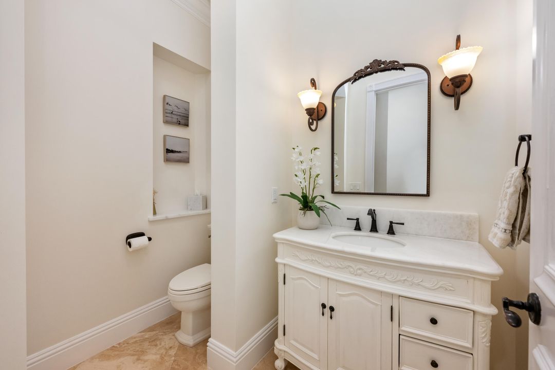 For Sale: $4,599,000 (6 beds, 6 baths, 4827 Square Feet)