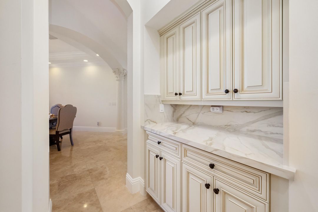 For Sale: $4,599,000 (6 beds, 6 baths, 4827 Square Feet)