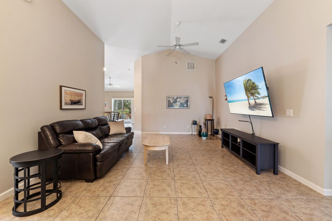 For Sale: $450,000 (4 beds, 2 baths, 1883 Square Feet)