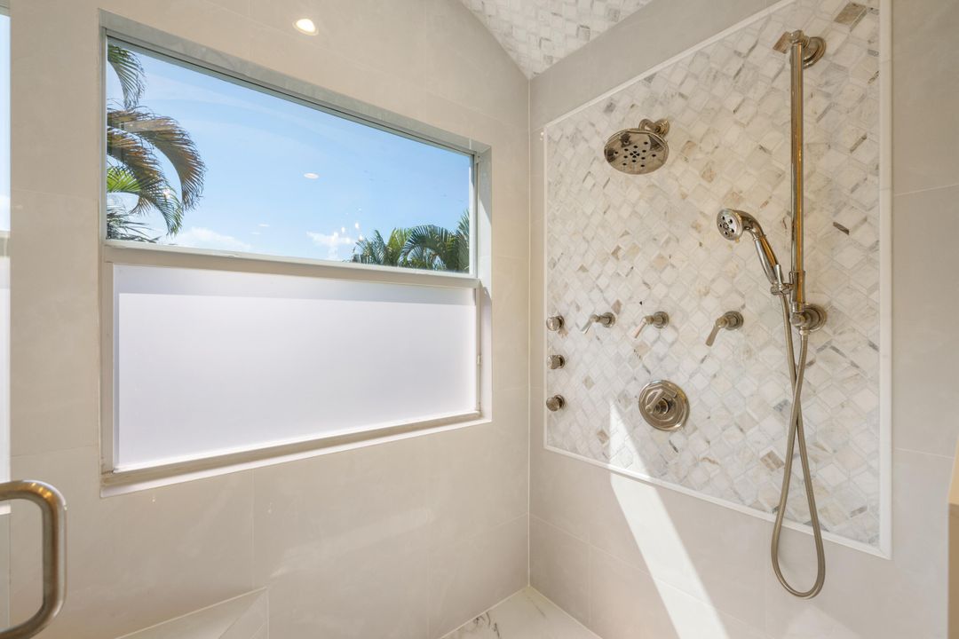 For Sale: $4,599,000 (6 beds, 6 baths, 4827 Square Feet)