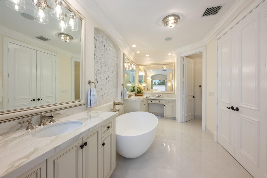 For Sale: $4,599,000 (6 beds, 6 baths, 4827 Square Feet)