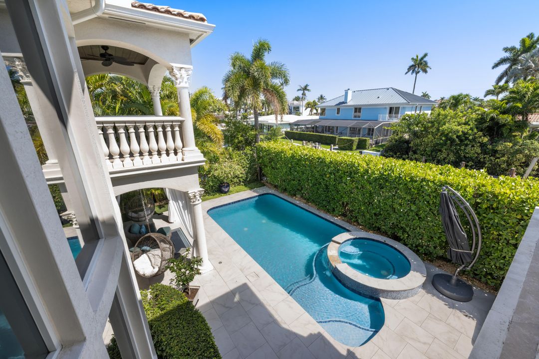 For Sale: $4,599,000 (6 beds, 6 baths, 4827 Square Feet)