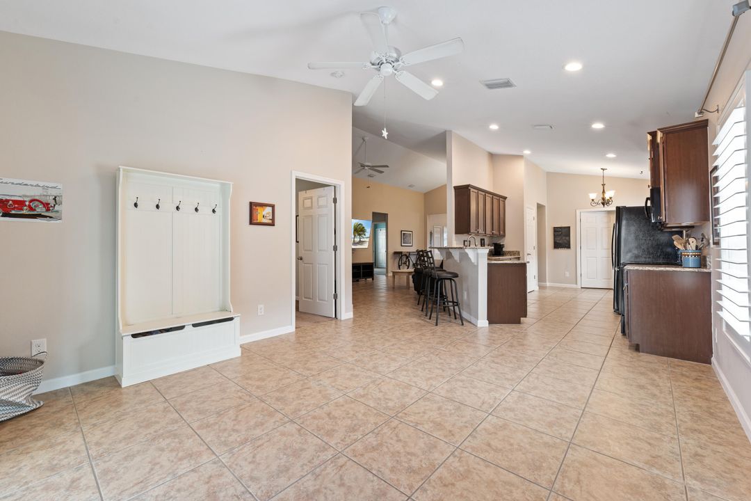 For Sale: $450,000 (4 beds, 2 baths, 1883 Square Feet)