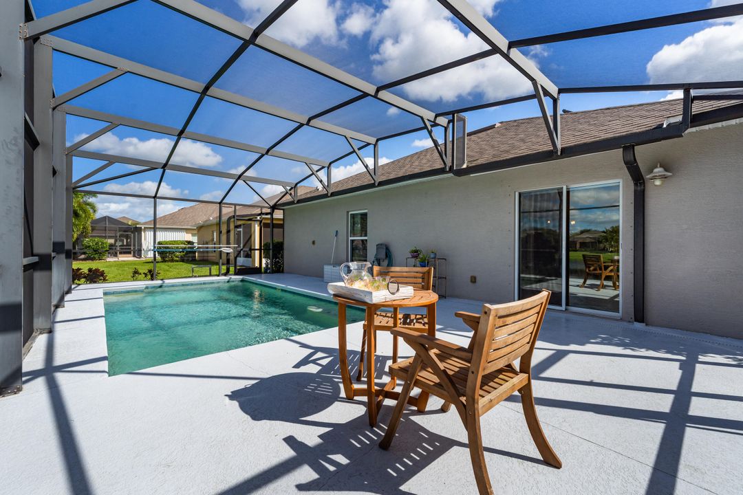 For Sale: $450,000 (4 beds, 2 baths, 1883 Square Feet)