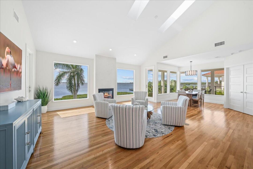 待售: $5,200,000 (8 贝兹, 6 浴室, 5452 平方英尺)