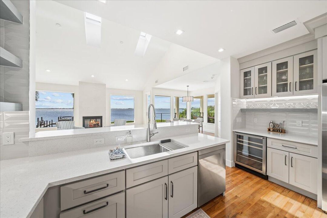 待售: $5,200,000 (8 贝兹, 6 浴室, 5452 平方英尺)