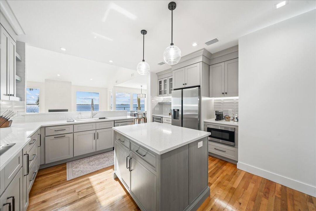 待售: $5,200,000 (8 贝兹, 6 浴室, 5452 平方英尺)