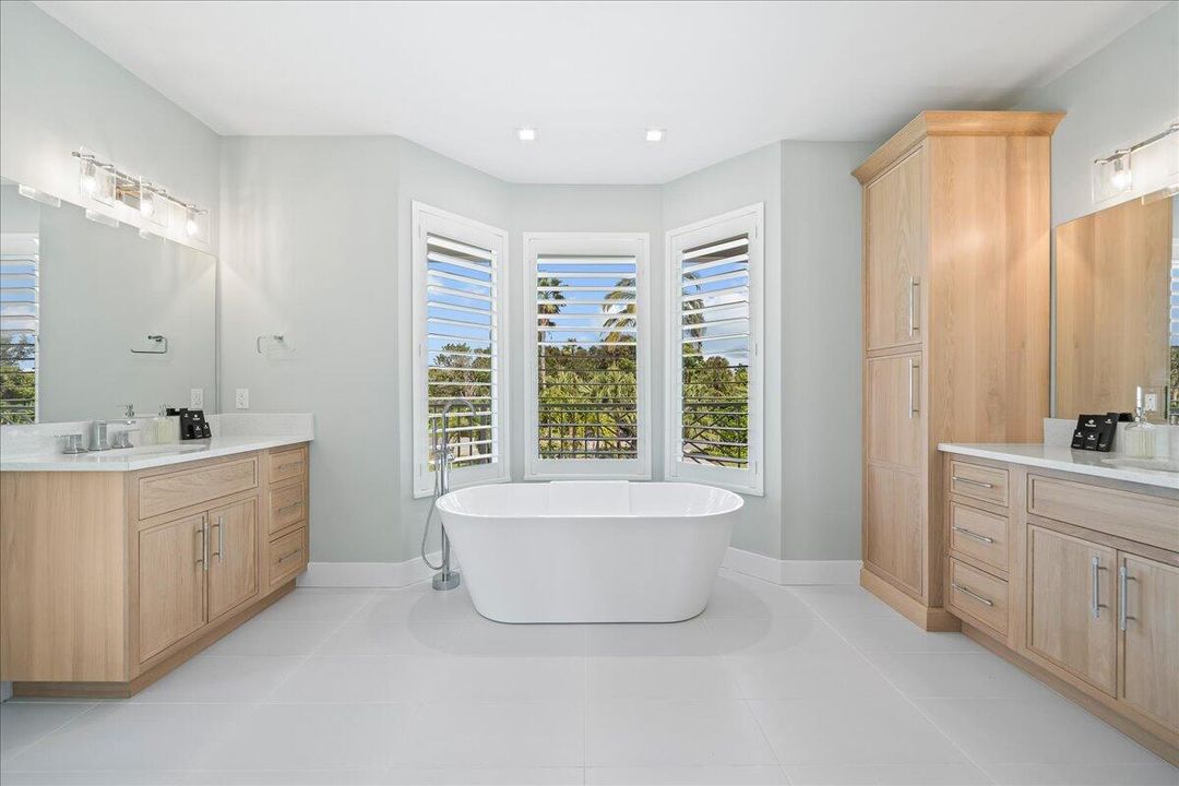 待售: $5,200,000 (8 贝兹, 6 浴室, 5452 平方英尺)