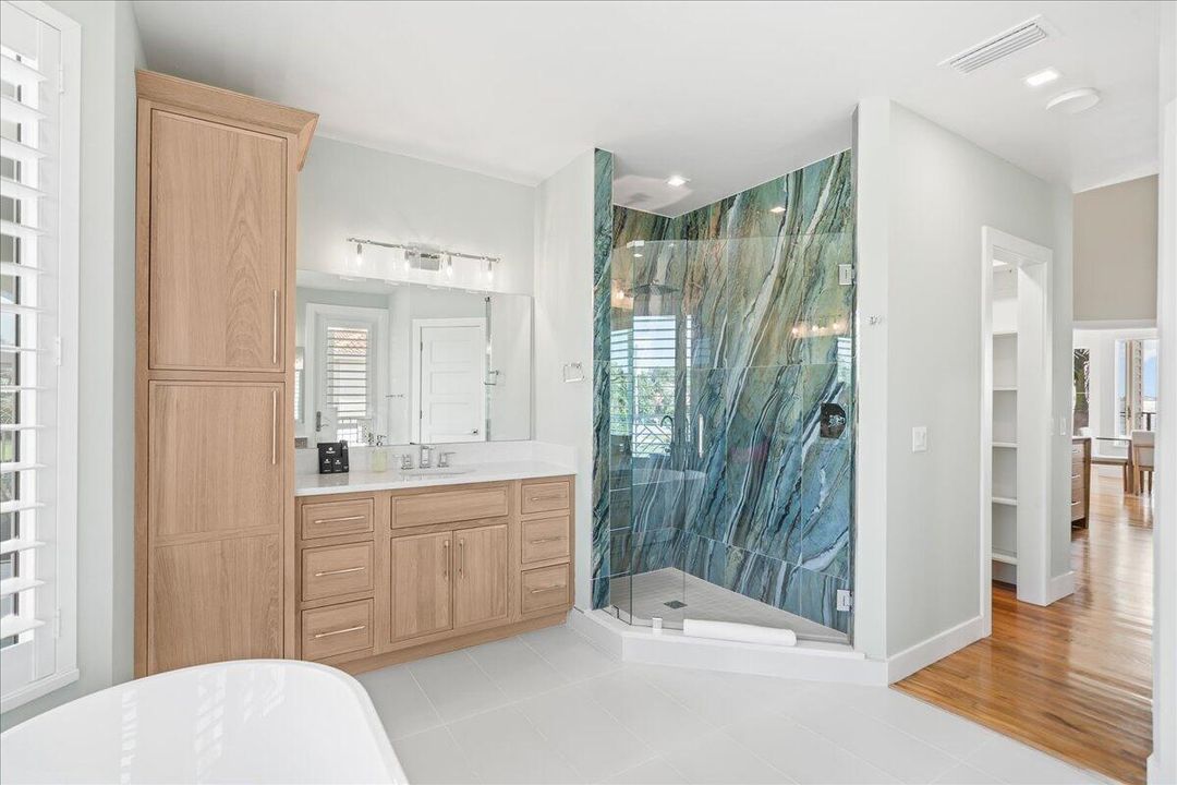 待售: $5,200,000 (8 贝兹, 6 浴室, 5452 平方英尺)