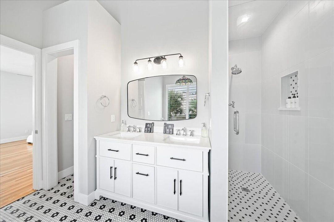 待售: $5,200,000 (8 贝兹, 6 浴室, 5452 平方英尺)