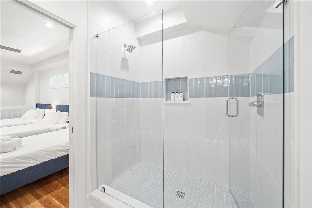 待售: $5,200,000 (8 贝兹, 6 浴室, 5452 平方英尺)