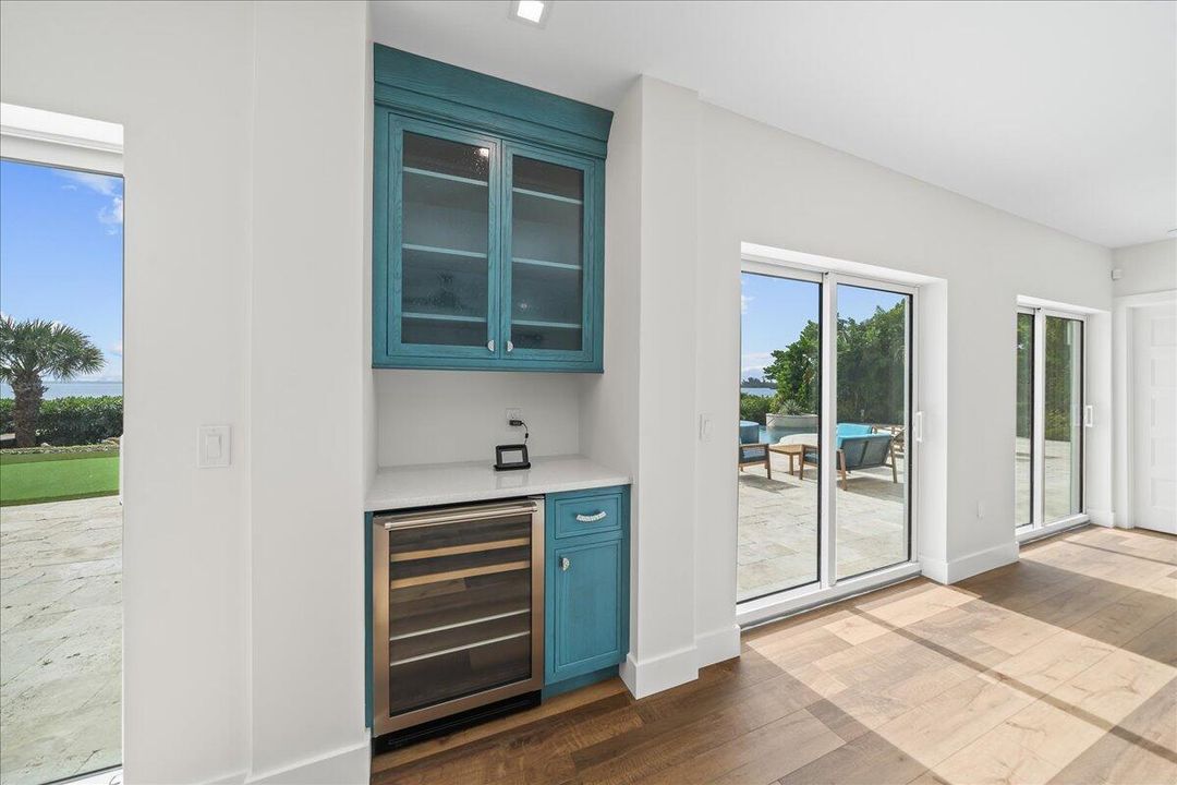 待售: $5,200,000 (8 贝兹, 6 浴室, 5452 平方英尺)