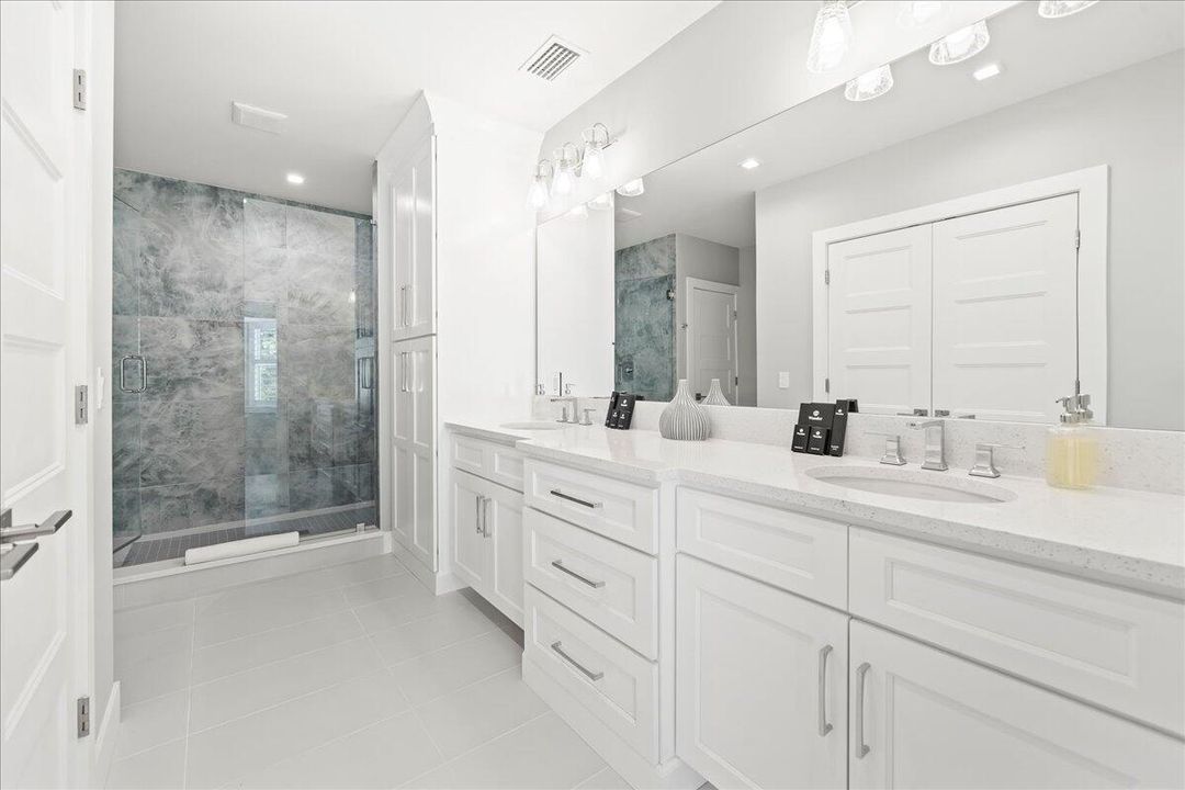 待售: $5,200,000 (8 贝兹, 6 浴室, 5452 平方英尺)